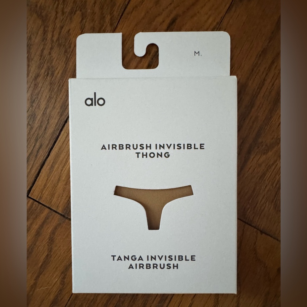 ALO Yoga Airbrush Thong in Sand